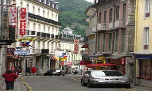 Zdjęcie FRANCJA / Midi-Pyrenees / Cauterets / Zabudowa miejska