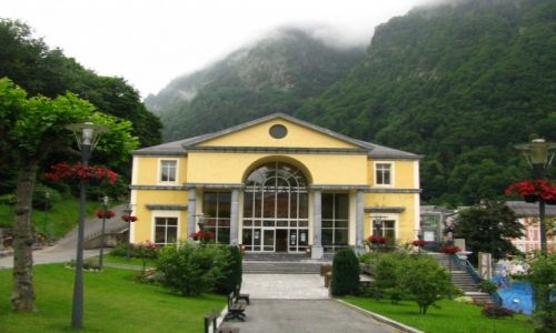 Zdjęcie FRANCJA / Midi-Pyrenees / Cauterets / zakład kąpielowy