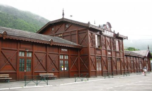 Zdjcie FRANCJA / Midi-Pyrenees / Cauterets / stary dworzec kolejowy