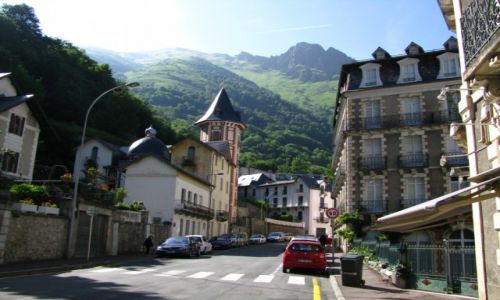 Zdjęcie FRANCJA / Midi-Pyrenees / Cauterets / Zabudowa miejska