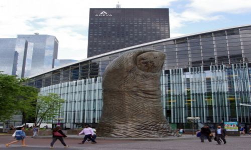 Zdjcie FRANCJA / Pary / La Defense / Kciuk (La Pouce)