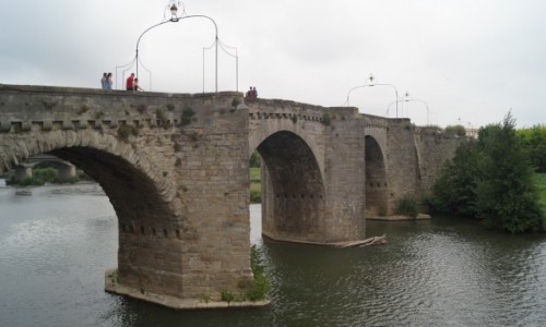 Zdjęcie FRANCJA / Langwedocja-Roussillon / Carcasonne / Most do Carcasonne