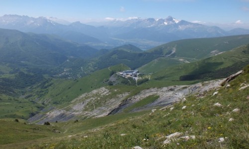 Zdjecie FRANCJA / Isere / La Salette / panorama z sanktuarium  La Salette w tle