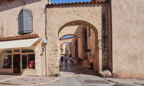 Zdjcie FRANCJA / Cte d'Azur / Saint Tropez / uliczka 
