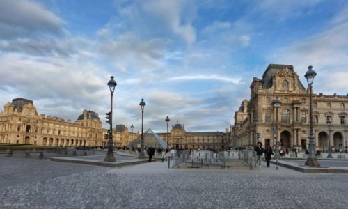 Zdjęcie FRANCJA / Prawy brzeg Sekwany. / Paryż. / Luwr - Najwieksze muzeum świata.