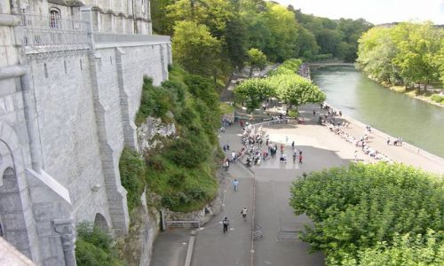 Zdjecie FRANCJA / brak / Lourdes / Przed grotą