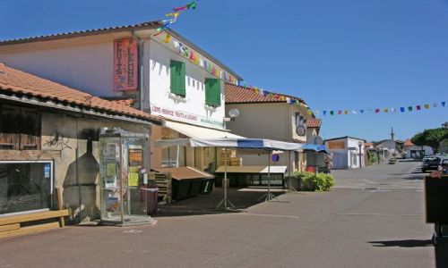 Zdjecie FRANCJA / Akwitania / Vieux-Boucon / Jak na Dzikim Zachodzie