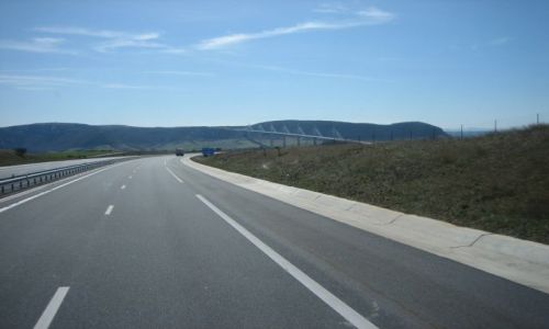 Zdjęcie FRANCJA / Midi Pirenees / okolice Millau / Wiadukt w Millau n/ż Tarn