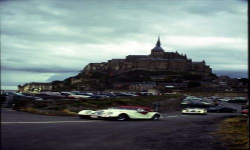 Zdjęcie FRANCJA / -Normandia / Le Mt St Michel / Le mt St Michel z samochodami