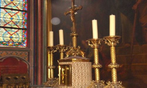 Zdjecie FRANCJA / Paryz / Katedra Notre Dame / Lichtarze w bocznej nawie