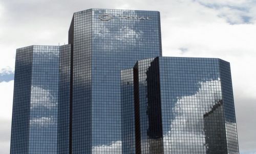 Zdjecie FRANCJA / brak / Pary, dzielnica La Defense / niebo nad La Defense (bkitne wieowce)