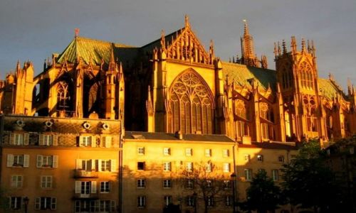 Zdjecie FRANCJA / Lotaryngia / Metz - Katedra / W blasku zachodzcego soca