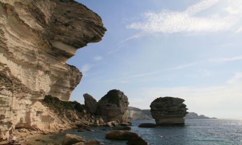 Zdjecie FRANCJA / Korsyka / Bonifacio / skaliste wybrzee
