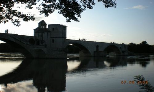 Zdjęcie FRANCJA / prowansja / Avignon / Tańczą panowie,tańczą panie - na moście w Avignon....
