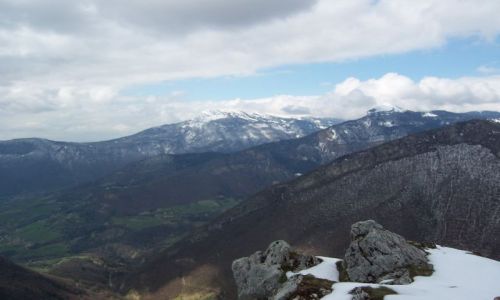 Zdjęcie FRANCJA / Rhone-Alpes / okolice Grenoble / Śnieg znika z wierzchołków pasma Chartreuse