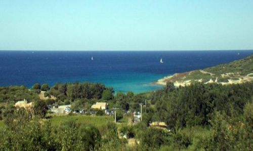 Zdjęcie FRANCJA / Korsyka / W drodze do Calvi / Lazurowa zatoczka