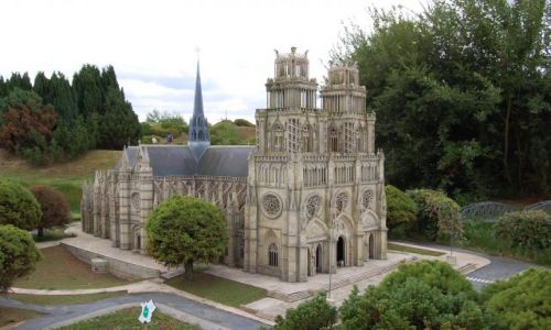 Zdjecie FRANCJA / le-de-France / Elancourt / Mini Katedra Notre-Dame
