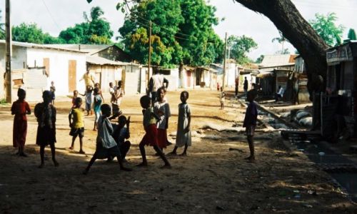 Zdjecie GAMBIA /   /  Bakau / Dziecice zabawy
