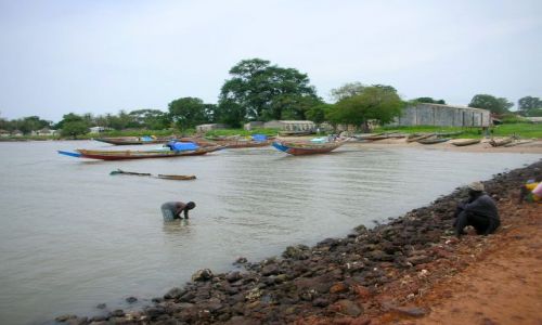 Zdjęcie GAMBIA / brak / ALBREDA/JUFFUREH / srodki transportu mieszkancow wioski