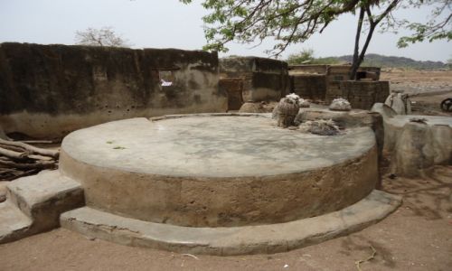 Zdjcie GHANA / Upper East / Tengzuk / Nagrobki przodkw szefa