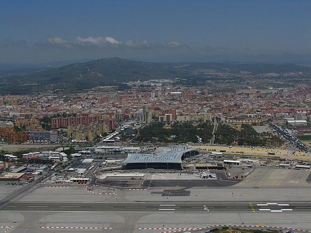 Zdjęcia: Skała Gibraltalska, ., La Linea - widok ze Skały, GIBRALTAR Zdjęcia: Skała Gibraltalska, ., La Linea - widok ze Skały, GIBRALTAR