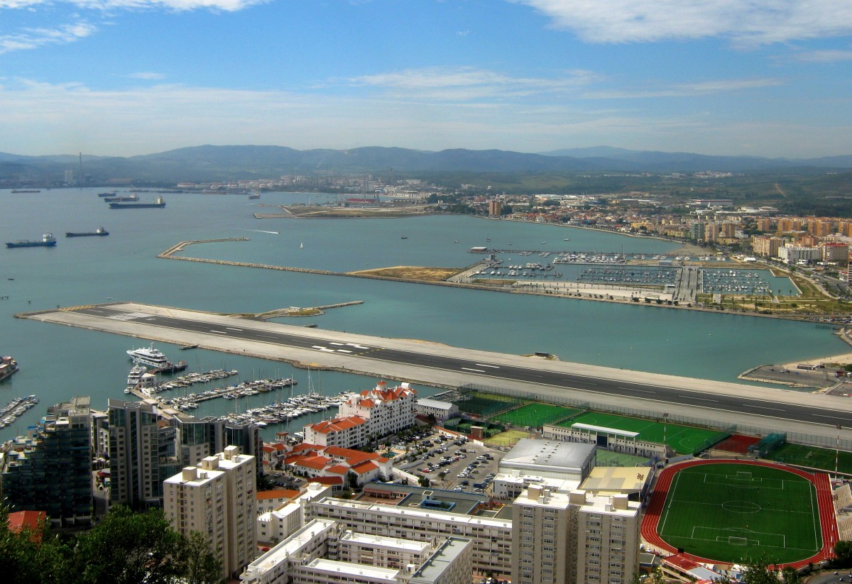 Zdjęcia: Gibraltar, Gibraltar, Lotnisko dla odważych, GIBRALTAR Zdjęcia: Gibraltar, Gibraltar, Lotnisko dla odważych, GIBRALTAR