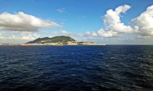 Zdjecie GIBRALTAR / Gibraltar / Widok ze statku / Opywamy Gibraltar