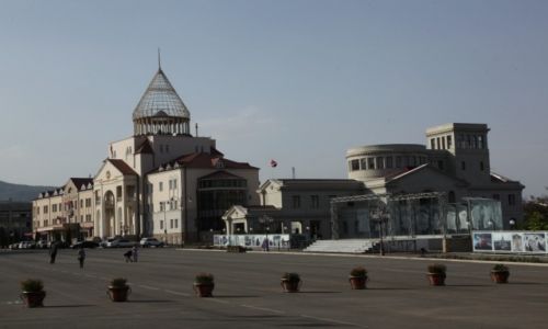 Zdjcie GRSKI KARABACH / Stepanakert / Centrum miasta / Parlament