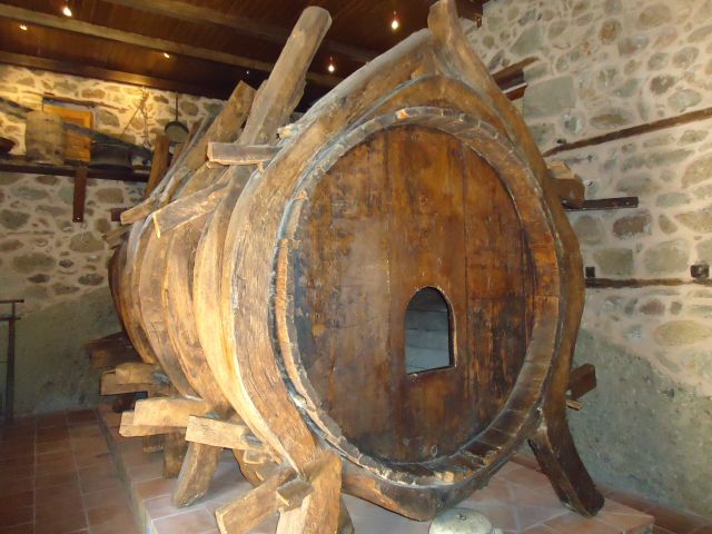 Zdjęcia: Meteora, Tesalia, Beczka na 12000 litrów, GRECJA Zdjęcia: Meteora, Tesalia, Beczka na 12000 litrów, GRECJA