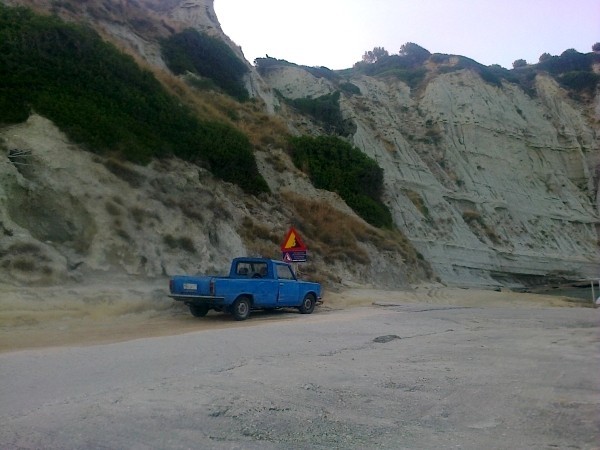 Zdj cia: Spartia, Kefalonia, Pikap pod klifem, GRECJA