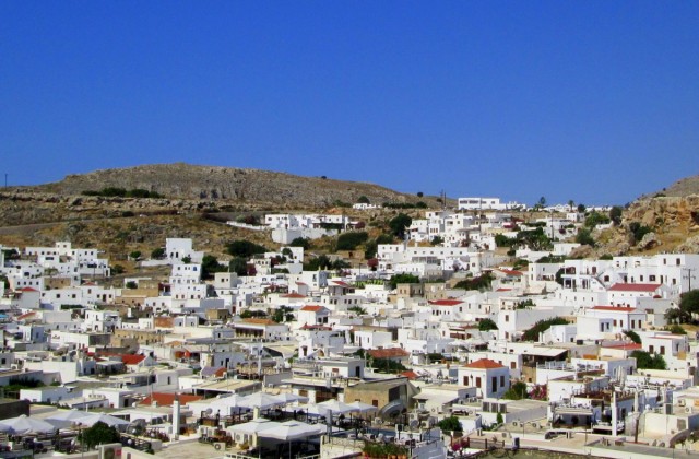 Zdj cia: Lindos, Rodos, Widok na Lindos z drogi na Akropol, GRECJA