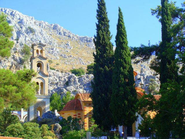 Zdjęcia: droga Kolimbia-Archipoli, Rodos, Monastyr Agios Nektarios - dzwonnica, GRECJA Zdjęcia: droga Kolimbia-Archipoli, Rodos, Monastyr Agios Nektarios - dzwonnica, GRECJA