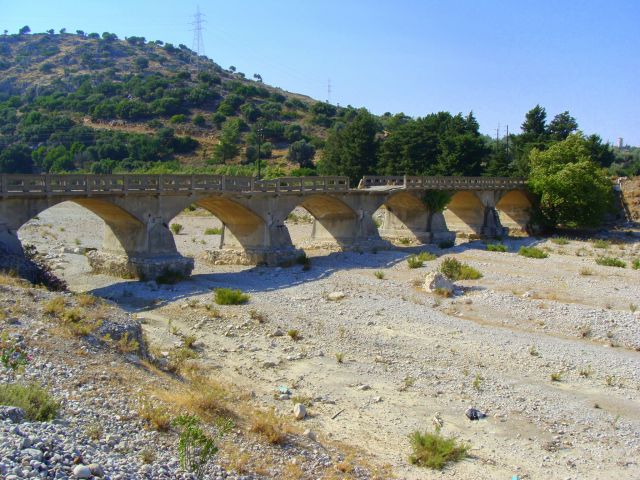 Zdjęcia: Kolimbia, Rodos, Stary most na rzece Lutónis, GRECJA Zdjęcia: Kolimbia, Rodos, Stary most na rzece Lutónis, GRECJA