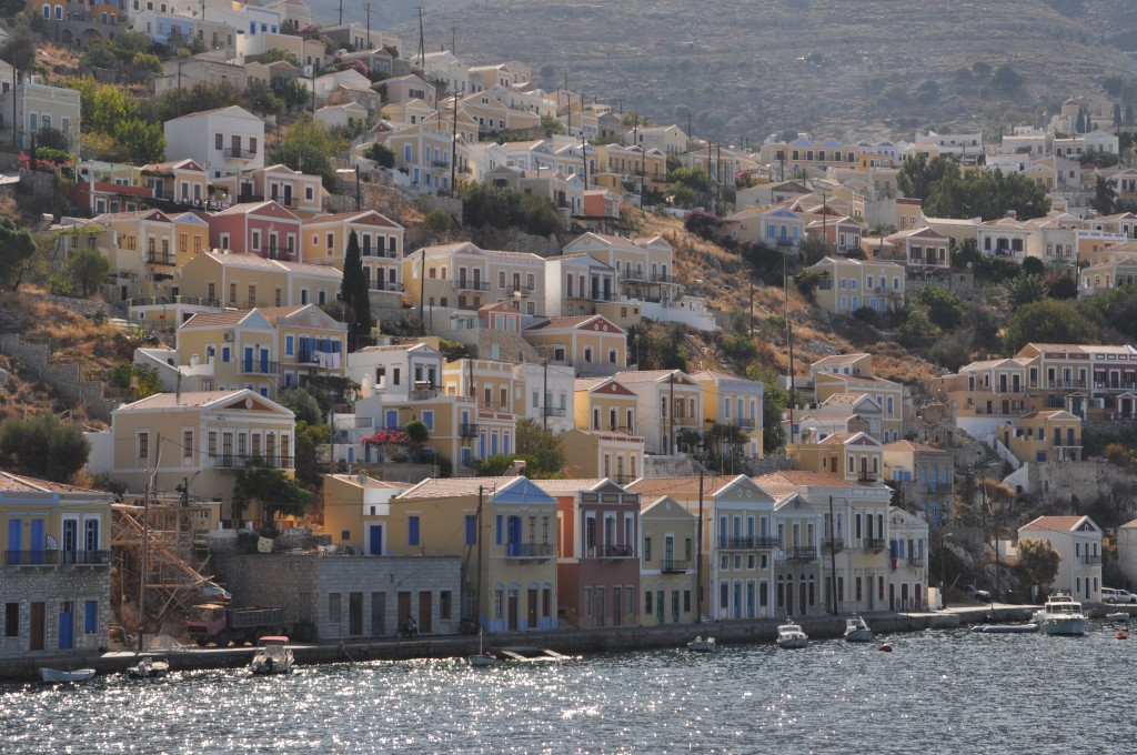 Zdjęcia: Wyspa Symi, Morze Egejskie, Widok na miasteczko, GRECJA Zdjęcia: Wyspa Symi, Morze Egejskie, Widok na miasteczko, GRECJA