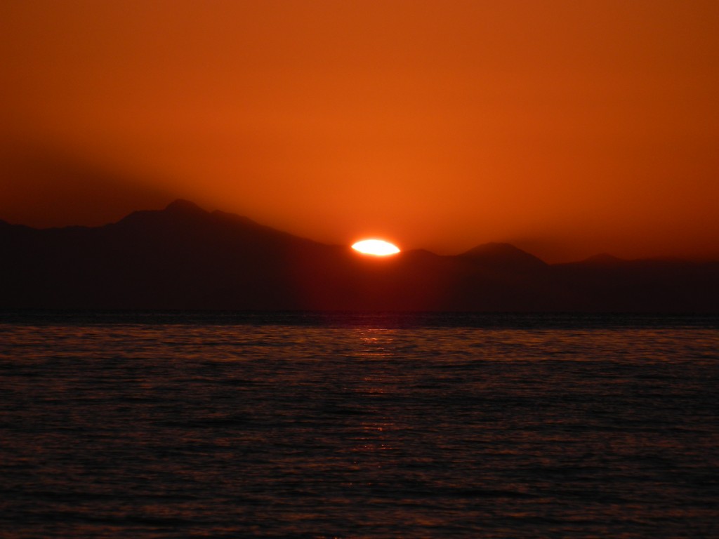 Zdjęcia: Rodos, widok na półwysep turecki, wschód słońca , GRECJA Zdjęcia: Rodos, widok na półwysep turecki, wschód słońca , GRECJA