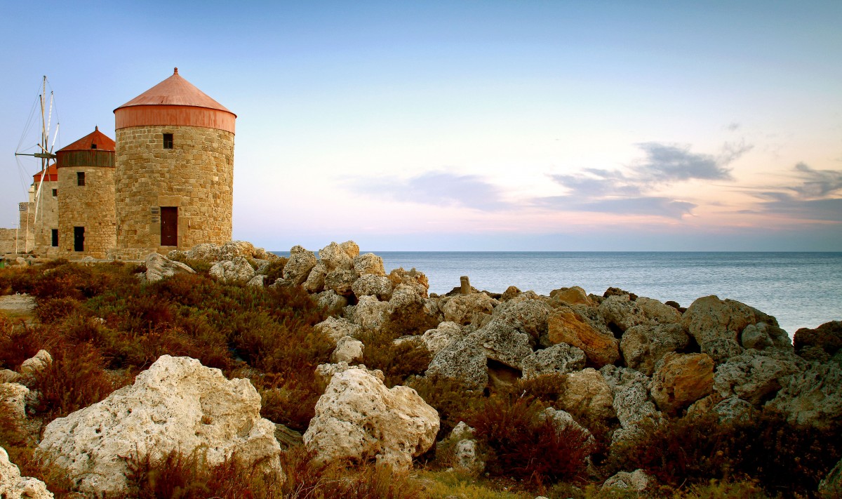 Zdjęcia: Port Mandraki , Rodos, Wiatraki przy porcie Mandraki, GRECJA Zdjęcia: Port Mandraki , Rodos, Wiatraki przy porcie Mandraki, GRECJA