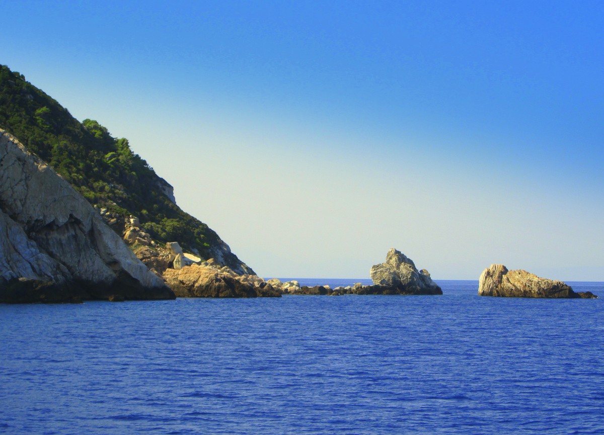 Zdjęcia: okolice Skopelos, Sporady Północne, Skały na horyzoncie, GRECJA Zdjęcia: okolice Skopelos, Sporady Północne, Skały na horyzoncie, GRECJA