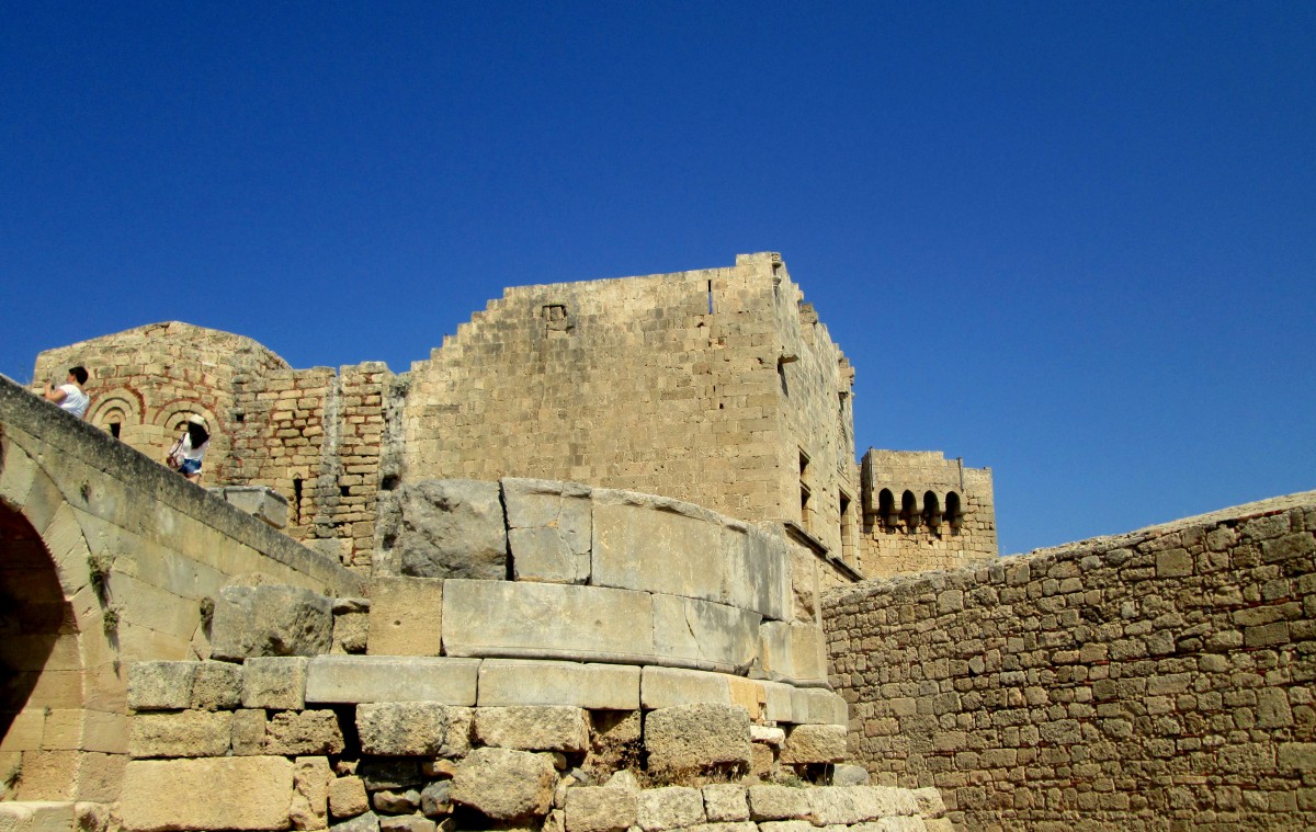 Zdjęcia: Lindos, Rodos, Resztki murów akropolu w Lindos, GRECJA Zdjęcia: Lindos, Rodos, Resztki murów akropolu w Lindos, GRECJA
