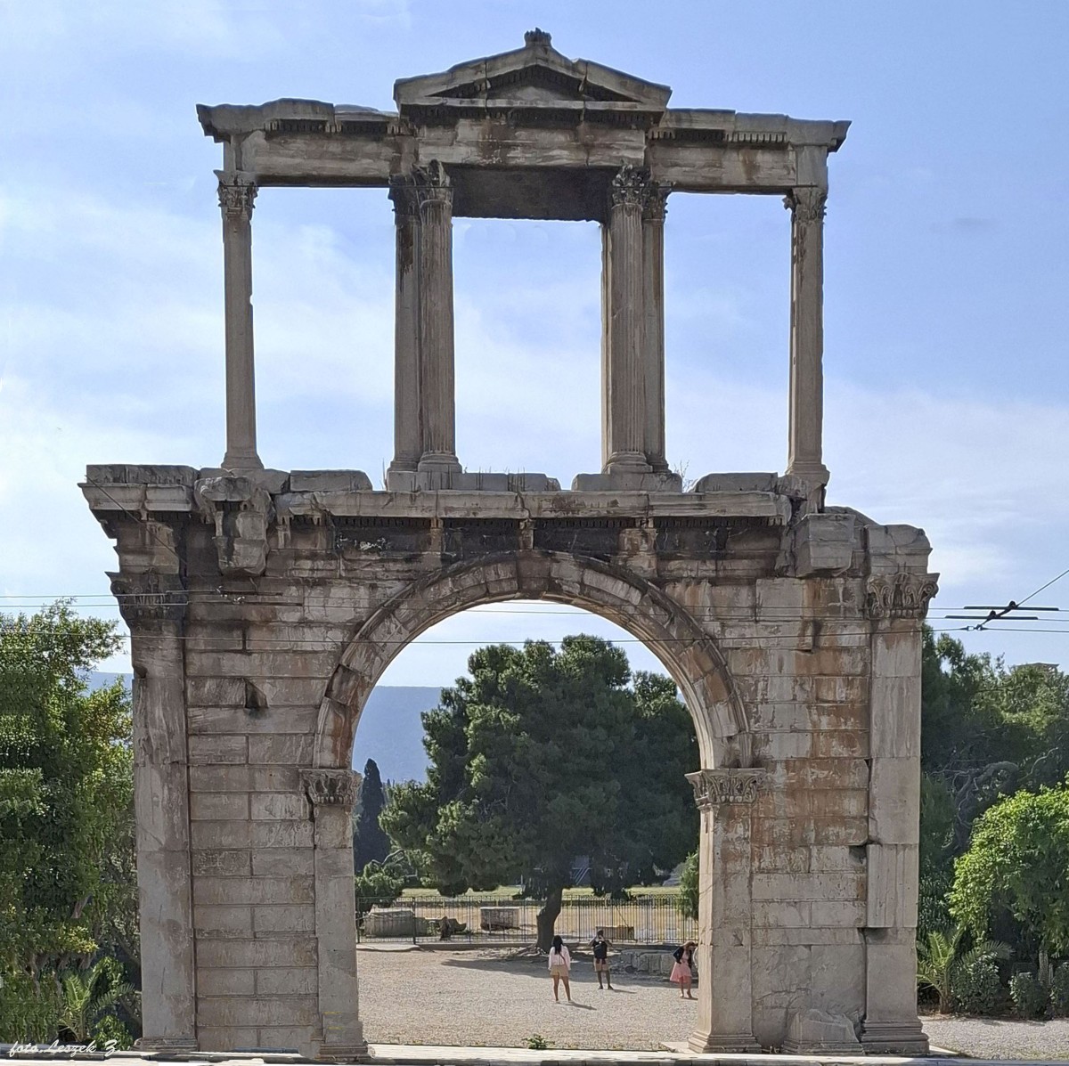 Zdjęcia: ulica Leoforos Vasilisis Amalias., Ateny., Łuk Hadriana., GRECJA Zdjęcia: ulica Leoforos Vasilisis Amalias., Ateny., Łuk Hadriana., GRECJA