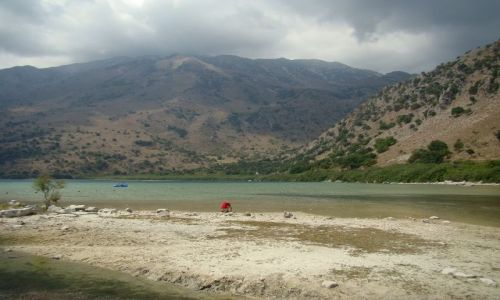 Zdjecie GRECJA / - / lake Kournas / Na trasie