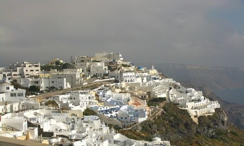 Zdjęcie GRECJA / Cyklady / Santorini  / widok na Thirę (Firę)