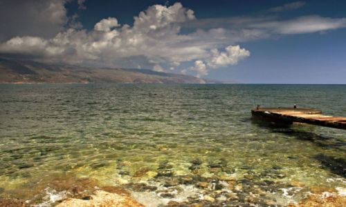 Zdjecie GRECJA / Kreta Zach. / Tavronitis. / Kamienista plaa.