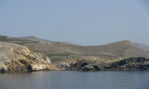 Zdjęcie GRECJA / Cyklady / wyspat Tinos / skalisty brzeg