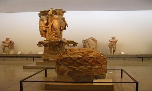 Zdjcie GRECJA / Fokida / Delfy muzeum archeologiczne / omphalos