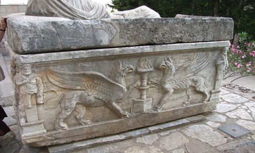 Zdjcie GRECJA / Fokida / Delfy muzeum archeologiczne / sarkofag