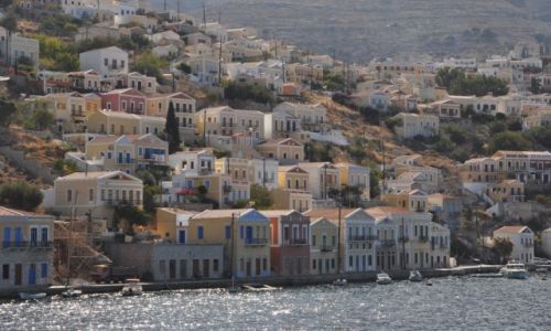 Zdjcie GRECJA / Morze Egejskie / Wyspa Symi / Widok na miasteczko