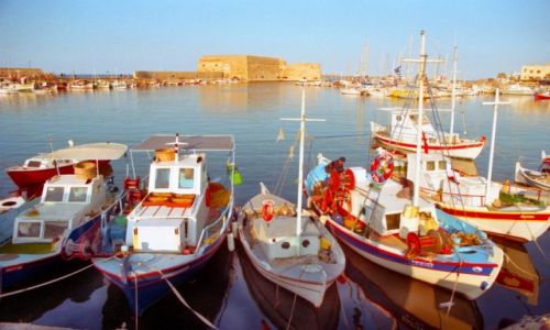 Zdjecie GRECJA / Kreta / Heraklion / wit  w porcie Heraklion