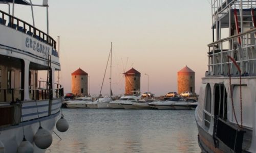Zdjecie GRECJA / Wyspa grecka / Rodos / W porcie 
