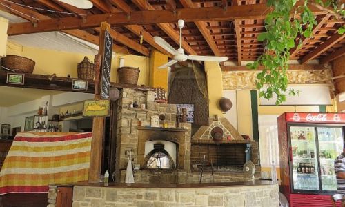 Zdjęcie GRECJA / Kreta / trasa Fajstos - Matala / wiejska tawerna