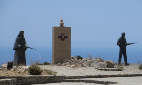 Zdjcie GRECJA / Kreta / okolice klasztoru Preveli / pomnik Obrocw Krety